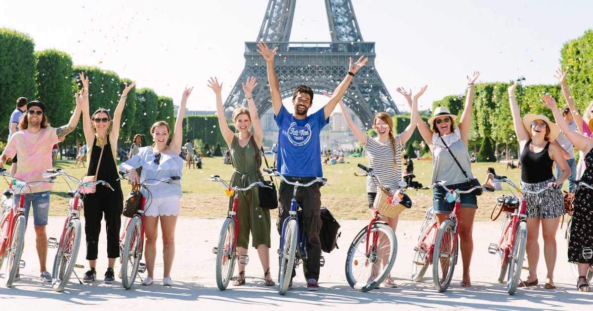 Paris Bike Tour: Eiffel Tower, Place de la Concorde More