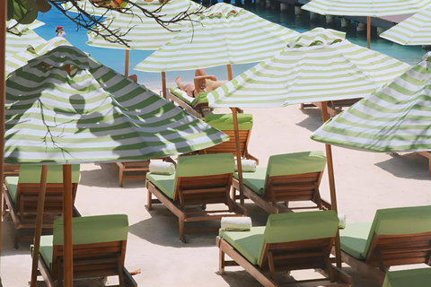 Cartagena: Rosario Islands Mantas Beach Club by Boat & Lunch VIP Beach Bed Experience