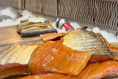Tromsø: Food Walking Tour with Guide and Tastings