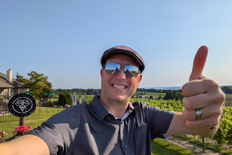 جولة النبيذ في مدينة ترافيرس سيتي القديمة بدون حافلات لكبار الشخصيات من جي إم سي سي يوكون