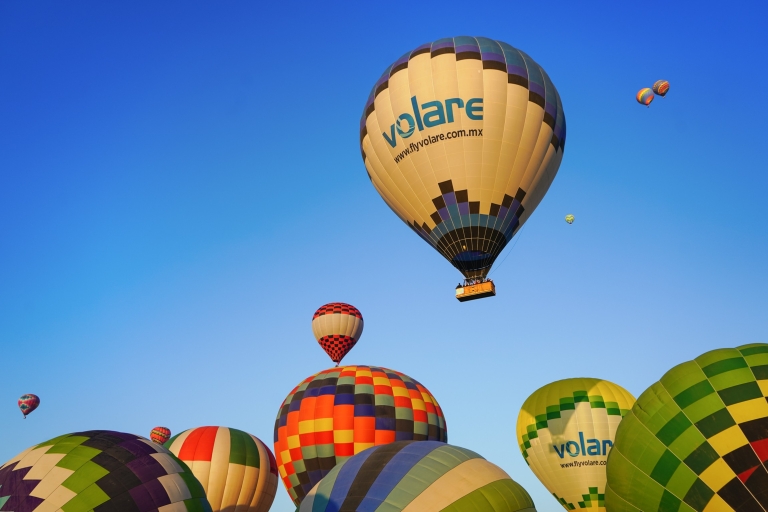 Z Meksyku: lot i śniadanie Teotihuacan Air BalloonLot balonem na ogrzane powietrze nad Teotihuacan bez transportu