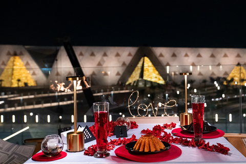 El Cairo: Cena con vistas al Gran Museo Egipcio y las Pirámides