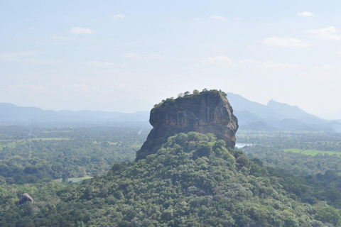 Sri Lanka : 2-Day Tour to Sigiriya, Dambulla, and Kandy