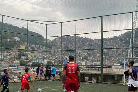 ريو دي جانيرو: تجربة كرة القدم في فافيلا روسينها