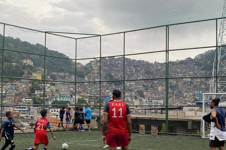 ريو دي جانيرو: تجربة كرة القدم في فافيلا روسينها