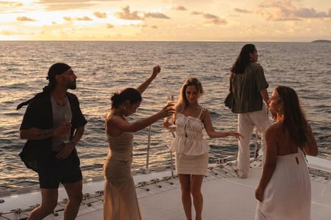 Phuket: Coral Island Catamaran Cruise with Sunset Dinner
