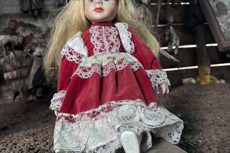 Xochimilco: The island of the dolls, games and drinks