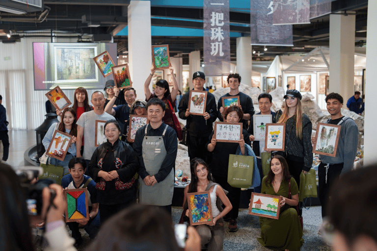 Zhangjiajie: Sandstone Painting Creation Workshop