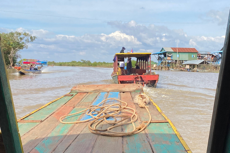 Passeio de jipe pela vila flutuante e pelo campo autêntico