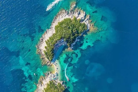 Von Tirana/Durrës: Saranda, Blue Eye und Ksamil Tour