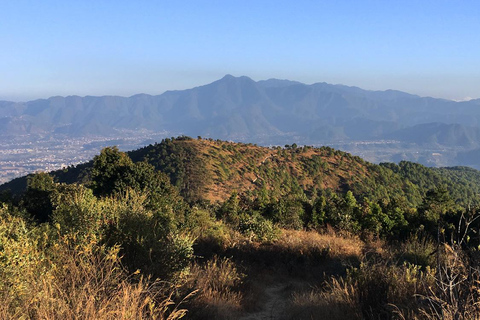 كاتماندو: رحلة مشي بصحبة مرشد إلى تلة تشامباديفي مع وجبة غداء