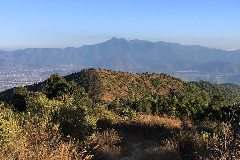 كاتماندو: رحلة مشي بصحبة مرشد إلى تلة تشامباديفي مع وجبة غداء