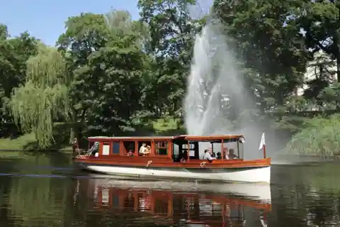 Visite à pied de la vieille ville et promenade en bateau sur les canaux