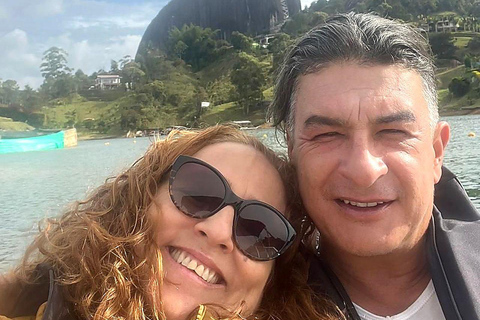 Guatapé: Boat Tour, Peñol Rock & Colorful Town with Meals