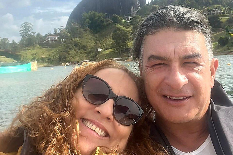 Guatapé: Boat Tour, Peñol Rock & Colorful Town with Meals