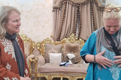 Omani Hospitality: Authentic Family Dinner Experience