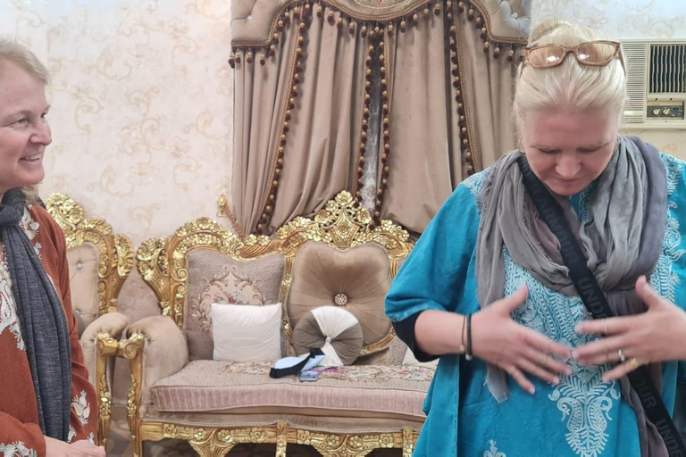 Omani Hospitality: Authentic Family Dinner Experience