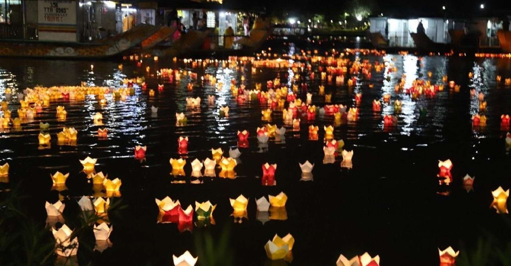 Nachtboottocht en drijvende lantaarn op Hoai River Hoi An - Hizvo