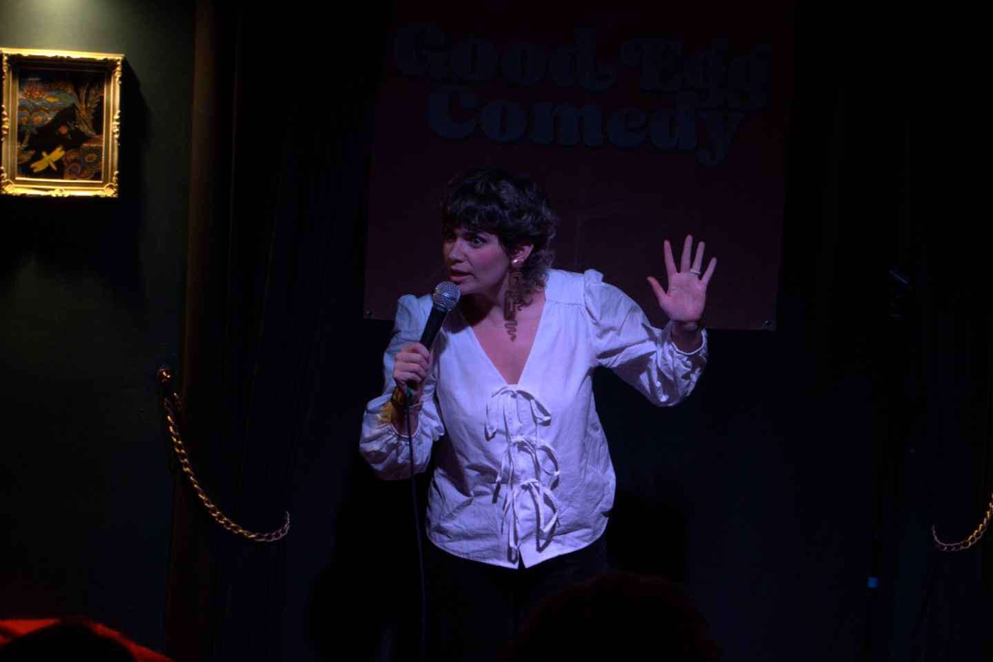 爱丁堡：老城区鸡尾酒吧的苏格兰喜剧之夜