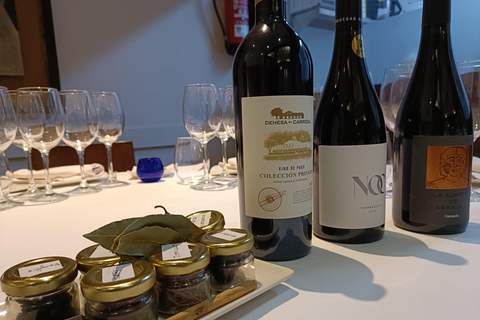 Wine, EVOO, and Tapas Tasting with Ana Morales, Toledo Historic Center Wine, EVOO, and Tapas Tasting with Ana Morales in Toledo's Historic Center