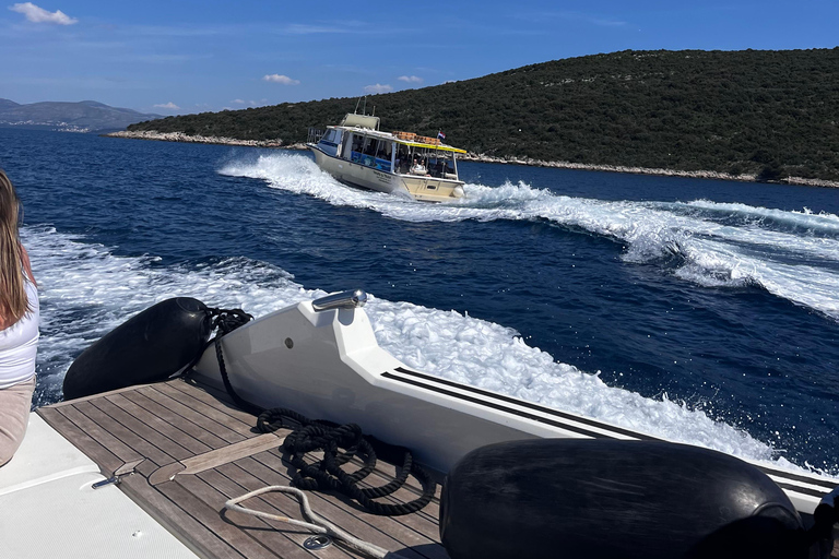 From Split: Boat Tour to Blue Lagoon, Shipwreck & Trogir