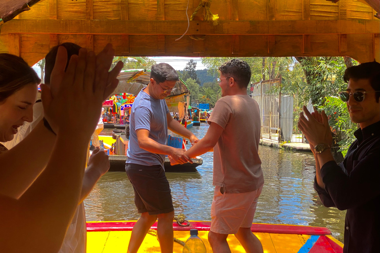 Ciudad de México: Fiesta en barco en Xochimilco con bebidas y aperitivos