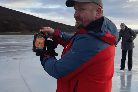 Akureyri : excursion de pêche sur glace avec chocolat chaud