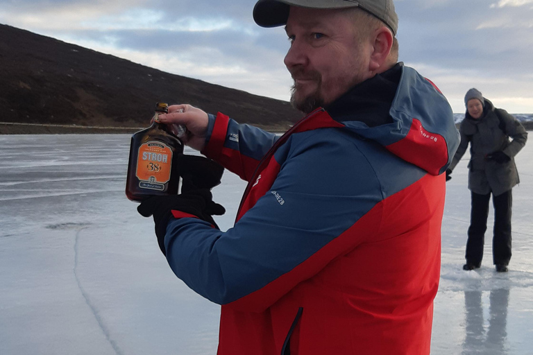 Akureyri: Excursión de pesca en hielo con cacao caliente