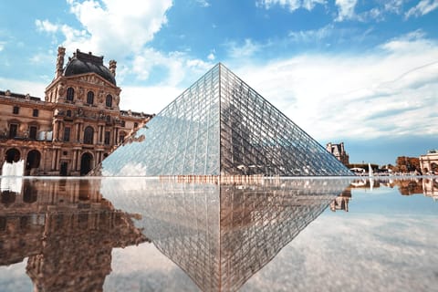 Paris: Louvre-Ticket mit Audioguide-App und Seine-Kreuzfahrt