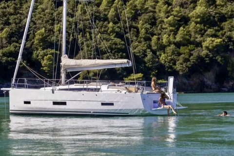 Yacht Me Up Cruzeiro Privado com Tudo Incluído Cannes Lérins SailUm dia na baía de Cannes com tudo incluído
