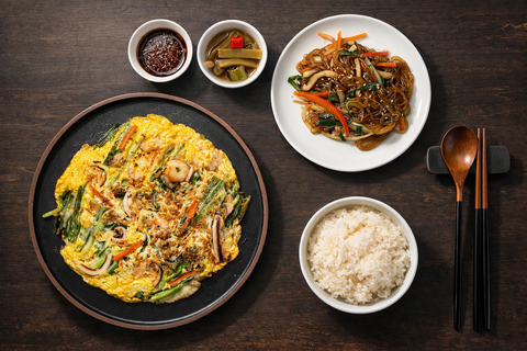 Busan: Market Tour & Hands-on Korean Cooking Class Gimbap & Tteokbokki