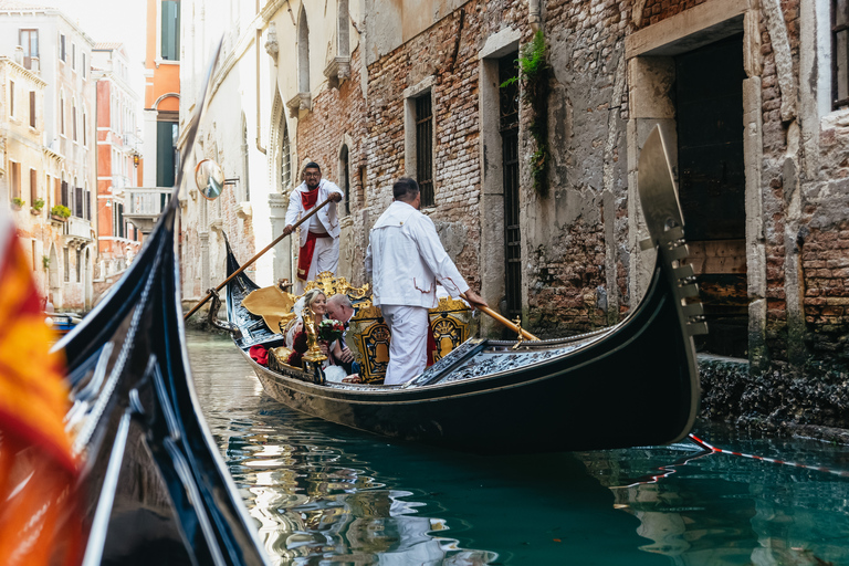 Venetië: gedeelde gondelrit met kleine groep over het Canal Grande