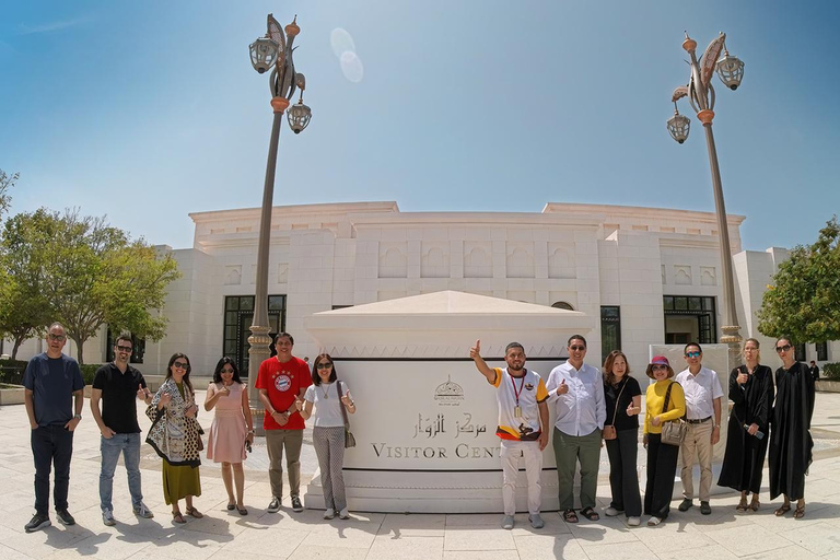 Abu Dhabi: Inside Qasr Al Watan Walking Tour Qasr Al Watan Guided Tour