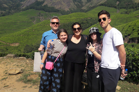 Munnar dagexcursie heen en terug vanuit Kochi met alle benodigdheden