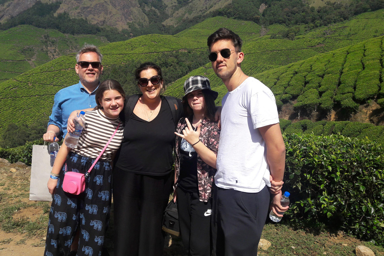 Munnar dagexcursie heen en terug vanuit Kochi met alle benodigdheden