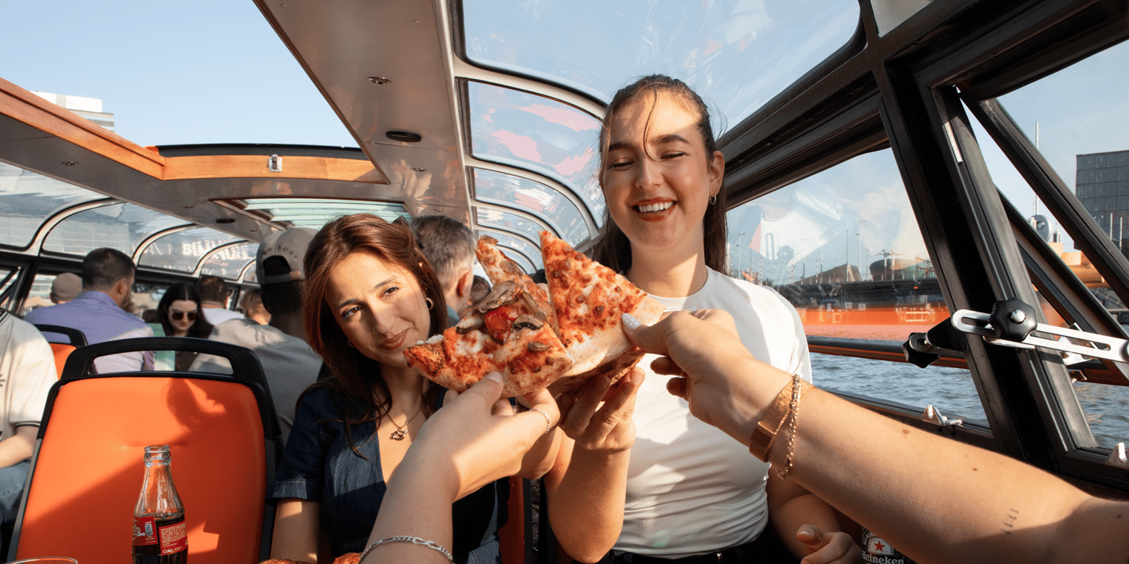 Amsterdam: Pizza Cruise with New York Pizza & Drinks
