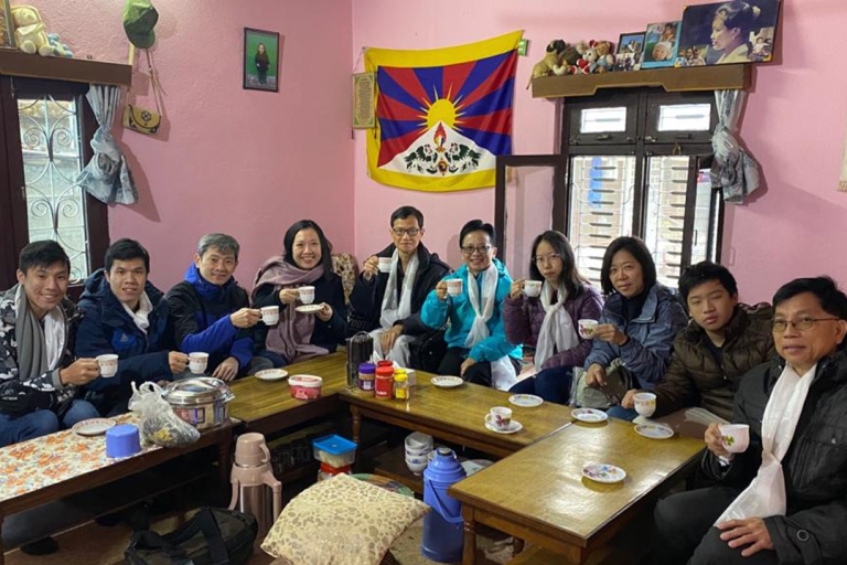 Tibetische Kulturtour am MorgenMorgens tibetische Kulturtour Pokhara