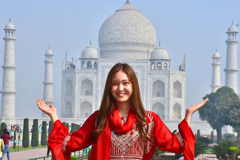 Von Delhi: Taj Mahal & Agra Tour bei Sonnenuntergang mit dem AutoVon Delhi - Auto mit Fahrer, Reiseführer, Eintritt und Mittagessen