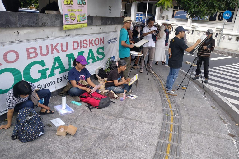 Yogyakarta: viaggio artistico e culturale con artisti localiYogyakarta: un viaggio nell'arte e nella cultura con un artista locale