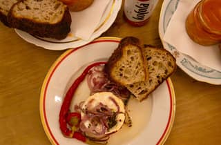 Prag: Foodtour mit 10 Verkostungen klassischer tschechischer Gerichte