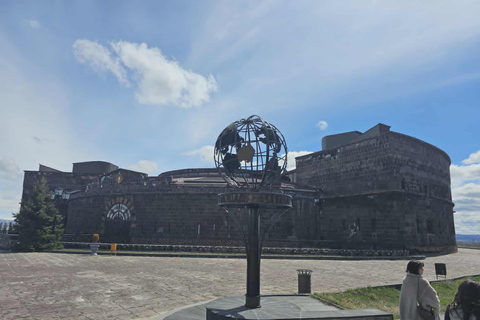 Yerevan: Gyumri & Harichavank Monastery Private Day Trip