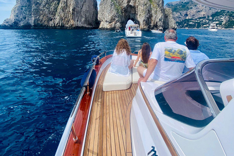 Capri: Secret Corners Boat Tour with Local Skipper