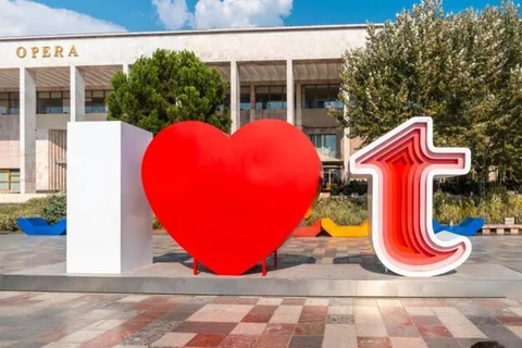 Tirana Stroll Tour, Walk and Taste Qofte & Raki!