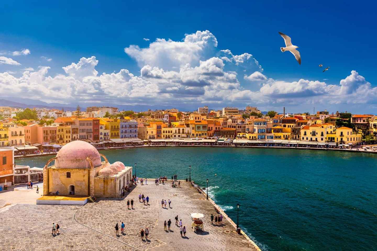 From Rethymno: Chania Roundtrip Transfer with Free Time