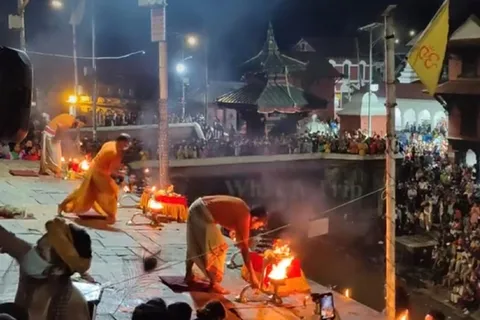 Pashupatinath Aarati and Bouddhanath Spiritual Tour