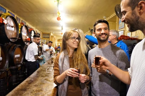 Málaga: Traditional Andalusian Tapas and Wine Tour