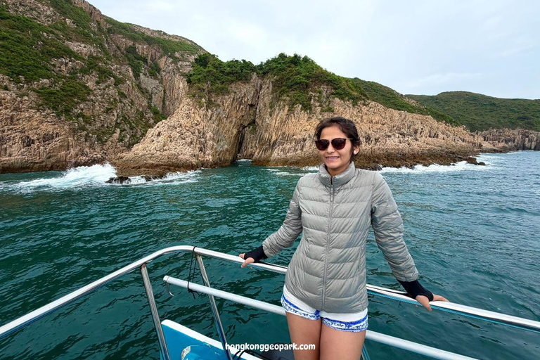 Tour in yacht del Geoparco UNESCO di Hong Kong: quattro archi marini e vulcanoTour in yacht del geoparco UNESCO di Hong Kong: quattro archi marini e vulcano