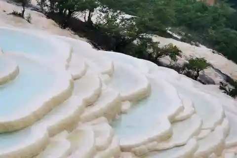 Tiger Leaping Gorge and Cotton Fort in Shangri-La