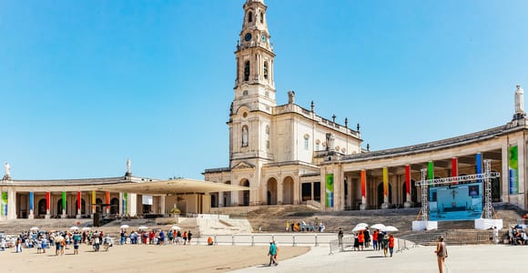 Ab Lissabon: Tour nach Fátima, Nazaré und Óbidos mit Hotelabholung