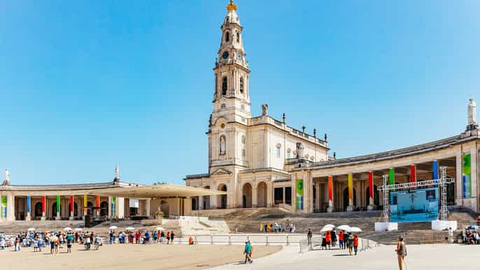 Desde Lisboa: tour por Fátima, Óbidos, Batalha y Nazaré